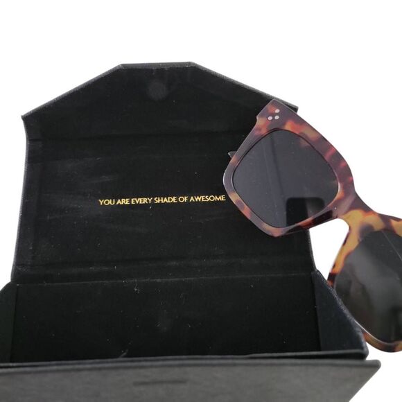 Privé Revaux Designer Tortoise Shell Squared Sunglasses with Hard Case - Picture 3 of 15